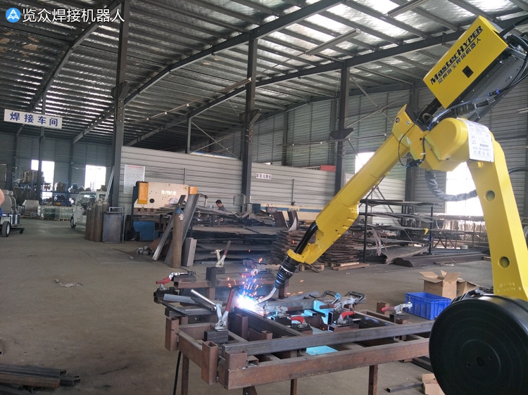 管道預(yù)制焊接機(jī)器人 你知道焊接機(jī)器人嗎？